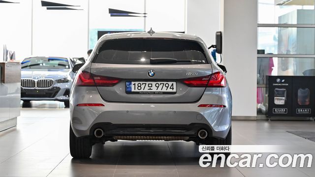 BMW 1 Series (F40) 120i Sports 2023 — фото 4