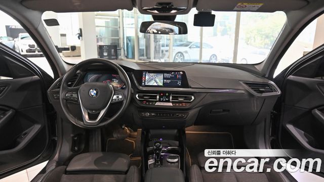 BMW 1 Series (F40) 120i Sports 2023 — фото 7