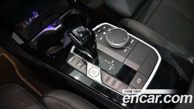 BMW 1 Series (F40) 120i Sports 2023 — фото 9