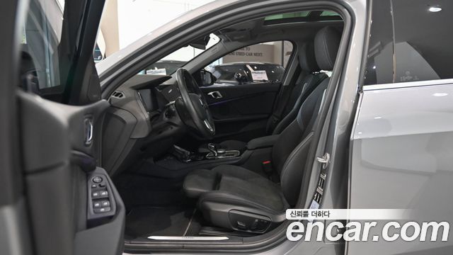 BMW 1 Series (F40) 120i Sports 2023 — фото 10