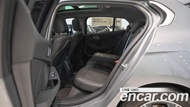 BMW 1 Series (F40) 120i Sports 2023 — фото 16