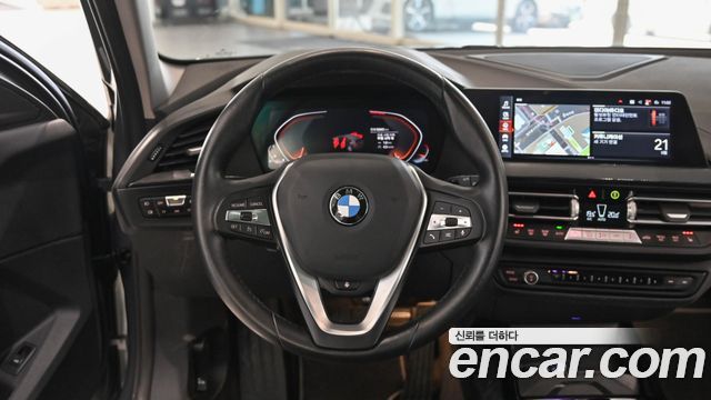 BMW 1 Series (F40) 120i Sports 2023 — фото 18