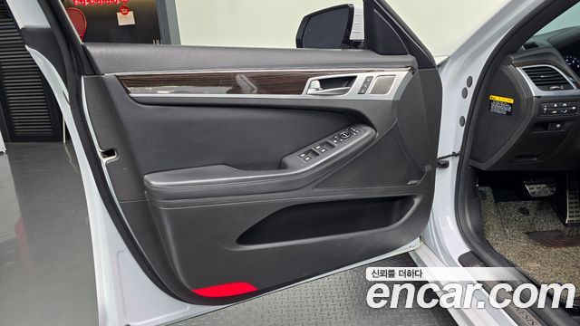 Genesis G80 3.3 GDI AWD Premium Luxury 2018 — фото 24