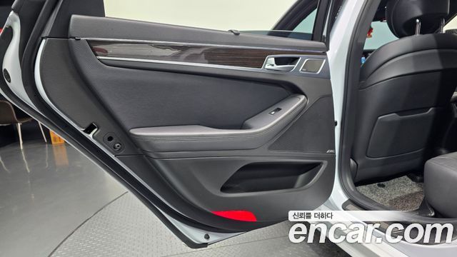 Genesis G80 3.3 GDI AWD Premium Luxury 2018 — фото 25