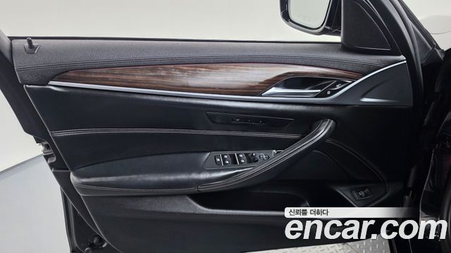 BMW 5 Series (G30) 530i Luxury Plus 2018 — фото 24