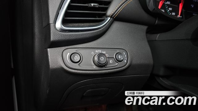 Chevrolet Trax 1.4 Premier 2018 — фото 17