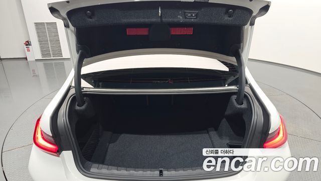 BMW 3 Series (G20) 320i M Sport 2025 — фото 33