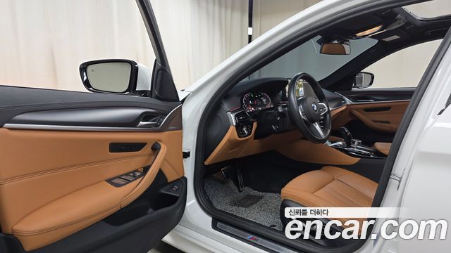 BMW 5 Series (G30) 520i M Sport 2023 — фото 10