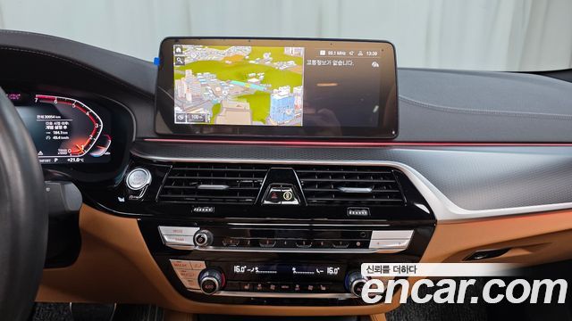 BMW 5 Series (G30) 520i M Sport 2023 — фото 13