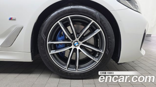 BMW 5 Series (G30) 520i M Sport 2023 — фото 21