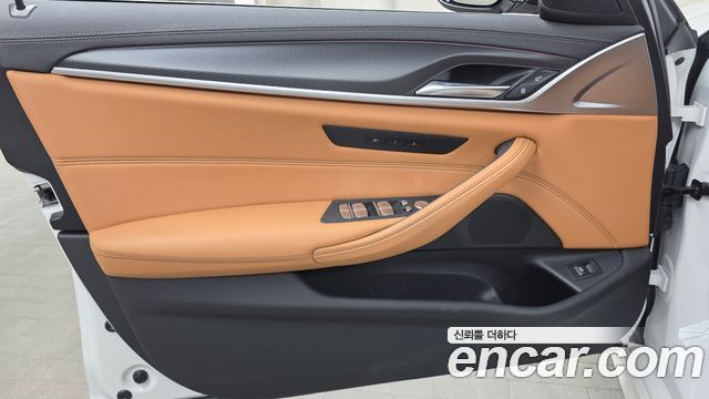 BMW 5 Series (G30) 520i M Sport 2023 — фото 24