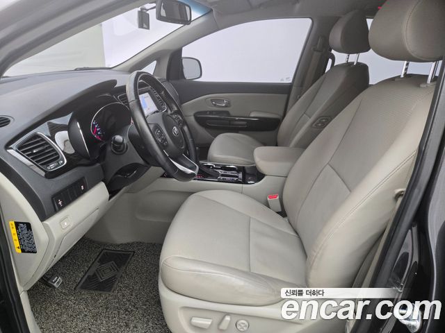 Kia Carnival 9-Seater Prstige 2019 — фото 10