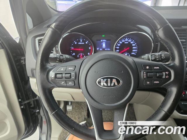 Kia Carnival 9-Seater Prstige 2019 — фото 19