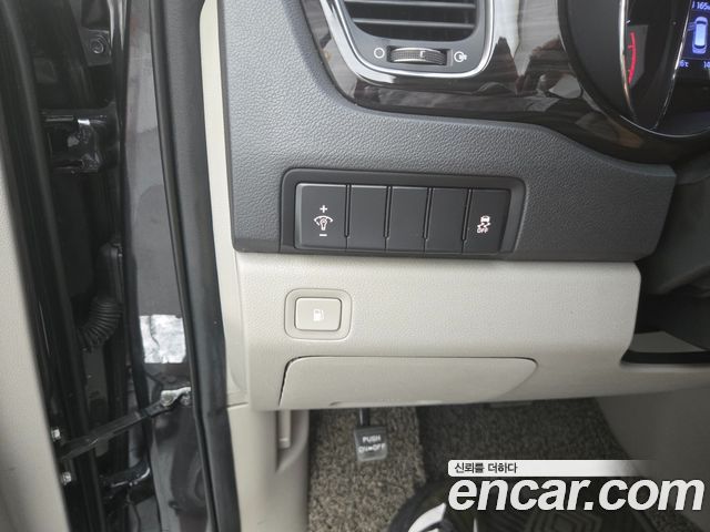 Kia Carnival 9-Seater Prstige 2019 — фото 21