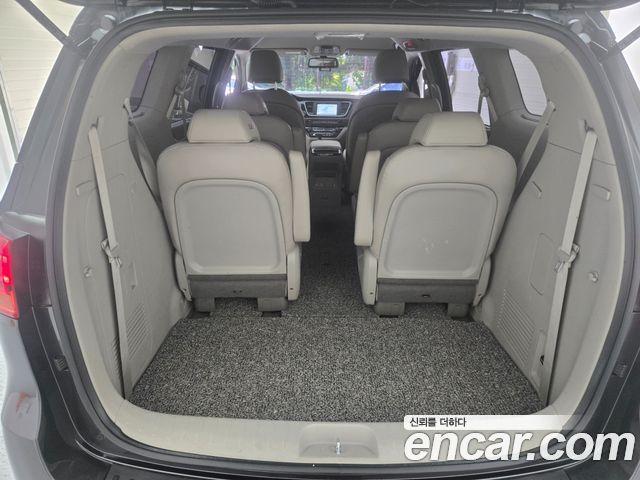 Kia Carnival 9-Seater Prstige 2019 — фото 24