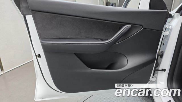 Tesla Model Y Long Range AWD 2022 — фото 24
