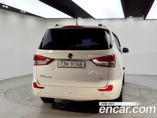 KG Mobility (SsangYong) Korando Turismo 4WD GT 11-seater 2014 — фото 3