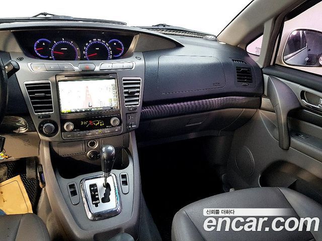 KG Mobility (SsangYong) Korando Turismo 4WD GT 11-seater 2014 — фото 10