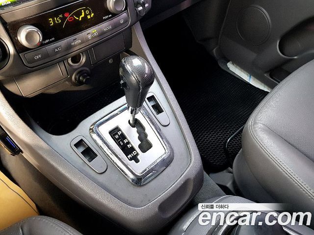 KG Mobility (SsangYong) Korando Turismo 4WD GT 11-seater 2014 — фото 19