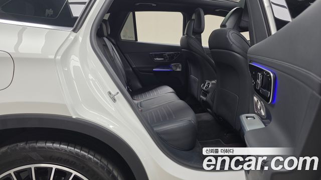 Mercedes-Benz GLC-Class (X254) GLC300 4MATIC AMG Line 2023 — фото 11