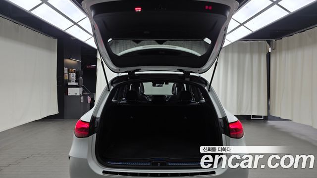 Mercedes-Benz GLC-Class (X254) GLC300 4MATIC AMG Line 2023 — фото 17