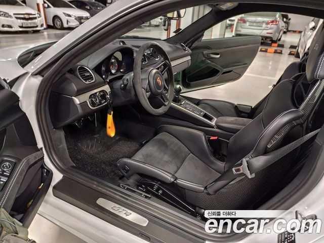 Porsche 718 Cayman 4.0 GT4 2020 — фото 7