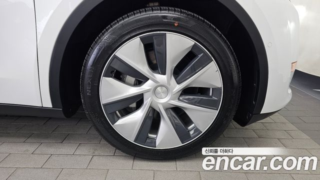 Tesla Model Y Long Range AWD 2022 — фото 21
