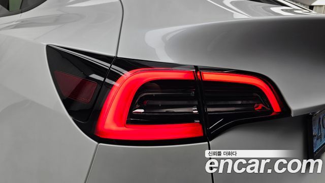 Tesla Model Y Long Range AWD 2022 — фото 23