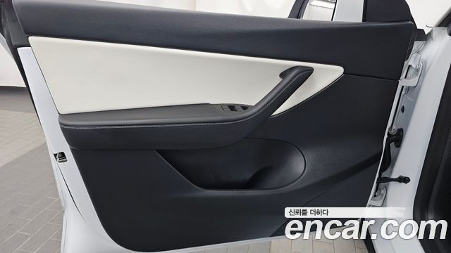Tesla Model Y Long Range AWD 2022 — фото 24