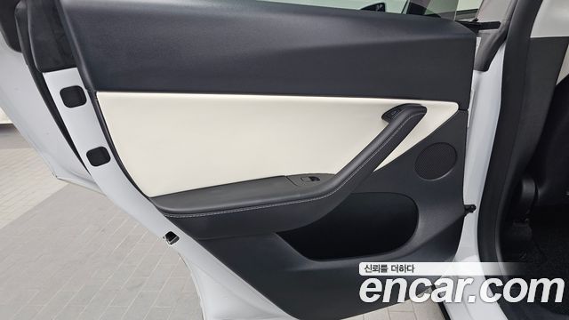 Tesla Model Y Long Range AWD 2022 — фото 25