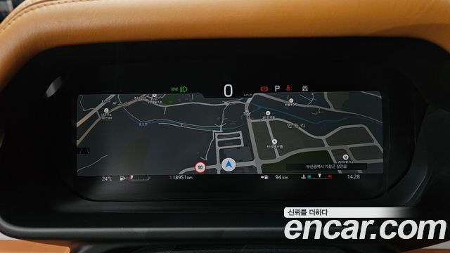 Land Rover Defender (L663) 110 P300 X-Dynamic SE 2024 — фото 8