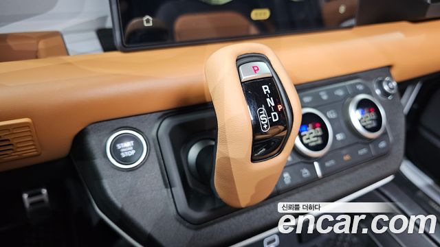 Land Rover Defender (L663) 110 P300 X-Dynamic SE 2024 — фото 9