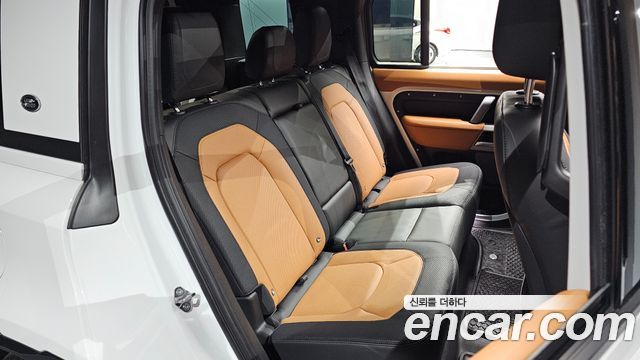 Land Rover Defender (L663) 110 P300 X-Dynamic SE 2024 — фото 15