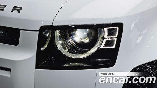 Land Rover Defender (L663) 110 P300 X-Dynamic SE 2024 — фото 28