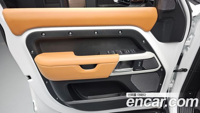 Land Rover Defender (L663) 110 P300 X-Dynamic SE 2024 — фото 30