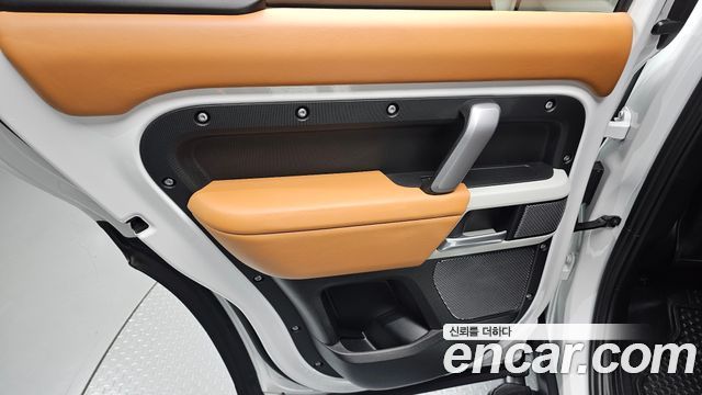 Land Rover Defender (L663) 110 P300 X-Dynamic SE 2024 — фото 31