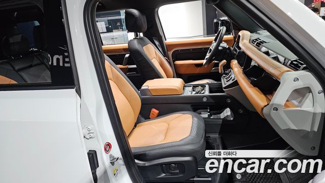 Land Rover Defender (L663) 110 P300 X-Dynamic SE 2024 — фото 32