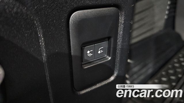 Land Rover Defender (L663) 110 P300 X-Dynamic SE 2024 — фото 42