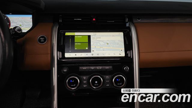 Land Rover Discovery 5 3.0 TD6 HSE Luxury 2018 — фото 14