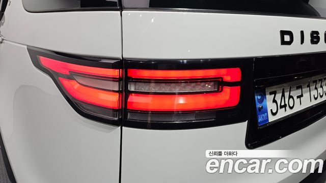 Land Rover Discovery 5 3.0 TD6 HSE Luxury 2018 — фото 23