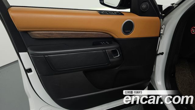 Land Rover Discovery 5 3.0 TD6 HSE Luxury 2018 — фото 24