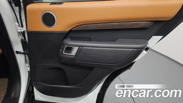 Land Rover Discovery 5 3.0 TD6 HSE Luxury 2018 — фото 25
