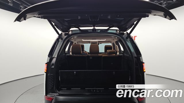 Land Rover Discovery 5 3.0 TD6 HSE Luxury 2018 — фото 30