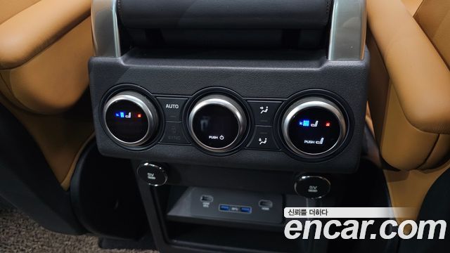 Land Rover Discovery 5 3.0 TD6 HSE Luxury 2018 — фото 32
