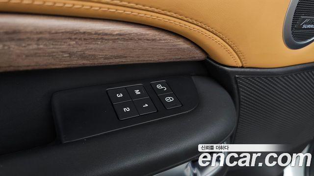 Land Rover Discovery 5 3.0 TD6 HSE Luxury 2018 — фото 35