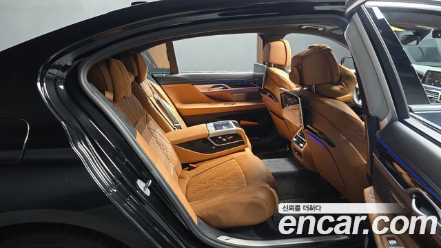 BMW 7 Series (G11) 745Le iPerformance M Sport 2021 — фото 11
