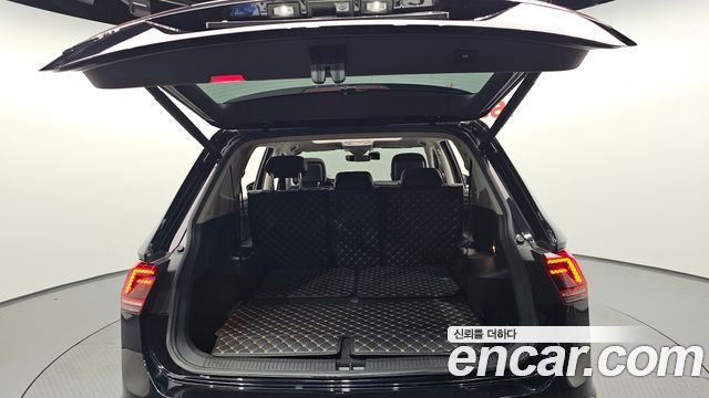 Volkswagen Tiguan Allspace 2.0 TDI Prestige 2020 — фото 19