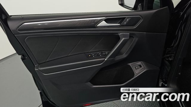 Volkswagen Tiguan Allspace 2.0 TDI Prestige 2020 — фото 24