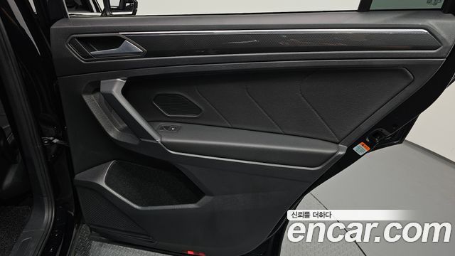Volkswagen Tiguan Allspace 2.0 TDI Prestige 2020 — фото 25