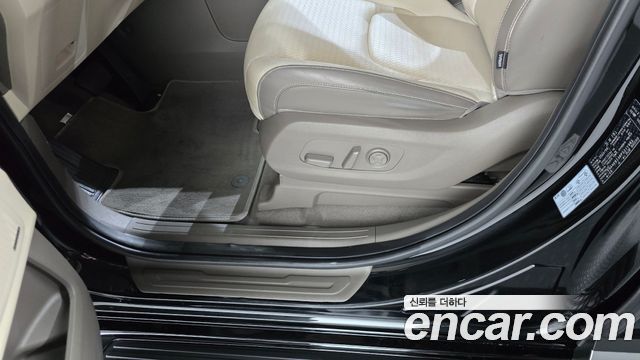 Kia Carnival (IV) Gasoline 4-Seater Hi-Limousine Signature 2023 — фото 31